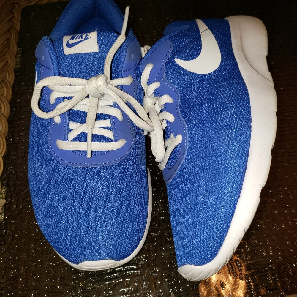 Boys nike 5YW worn once